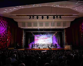 Festaufführung des Musiktheaters „Blues Brothers – Unterwegs im Auftrag des Herrn“, ein Rhythm- & Bluesical auf die Bühne gebracht vom Graf-Zeppelin-Gymnasium