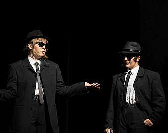 Festaufführung des Musiktheaters „Blues Brothers – Unterwegs im Auftrag des Herrn“, ein Rhythm- & Bluesical auf die Bühne gebracht vom Graf-Zeppelin-Gymnasium